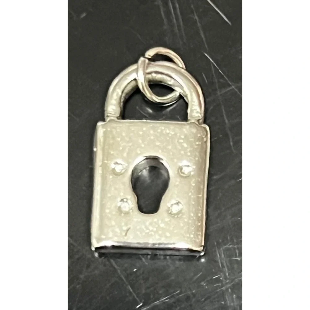 Padlock Charm Unisex OS Silver Excellent 18K White Gold PVD Stainless Steel‎